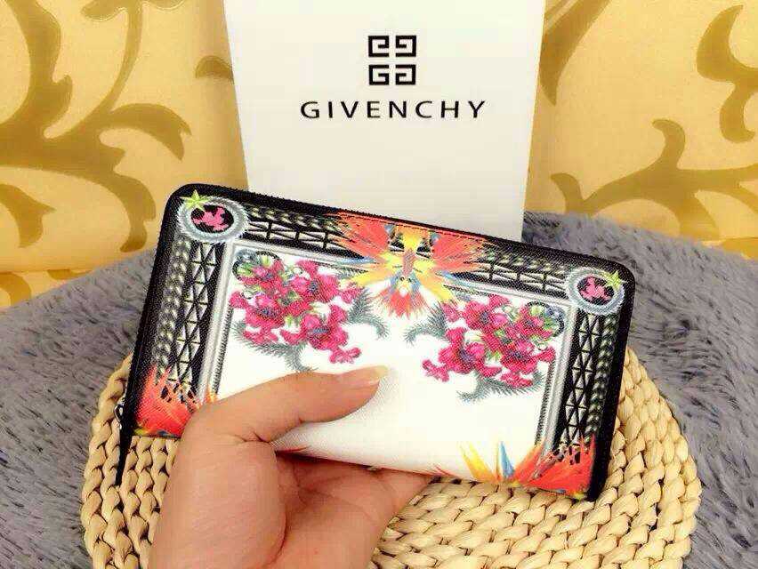 個性的なデザ 人気ブランドGivenchy 実物の写真 N品スーパーコピー代引き対応国内発送後払い安全必ず届く優良サイト